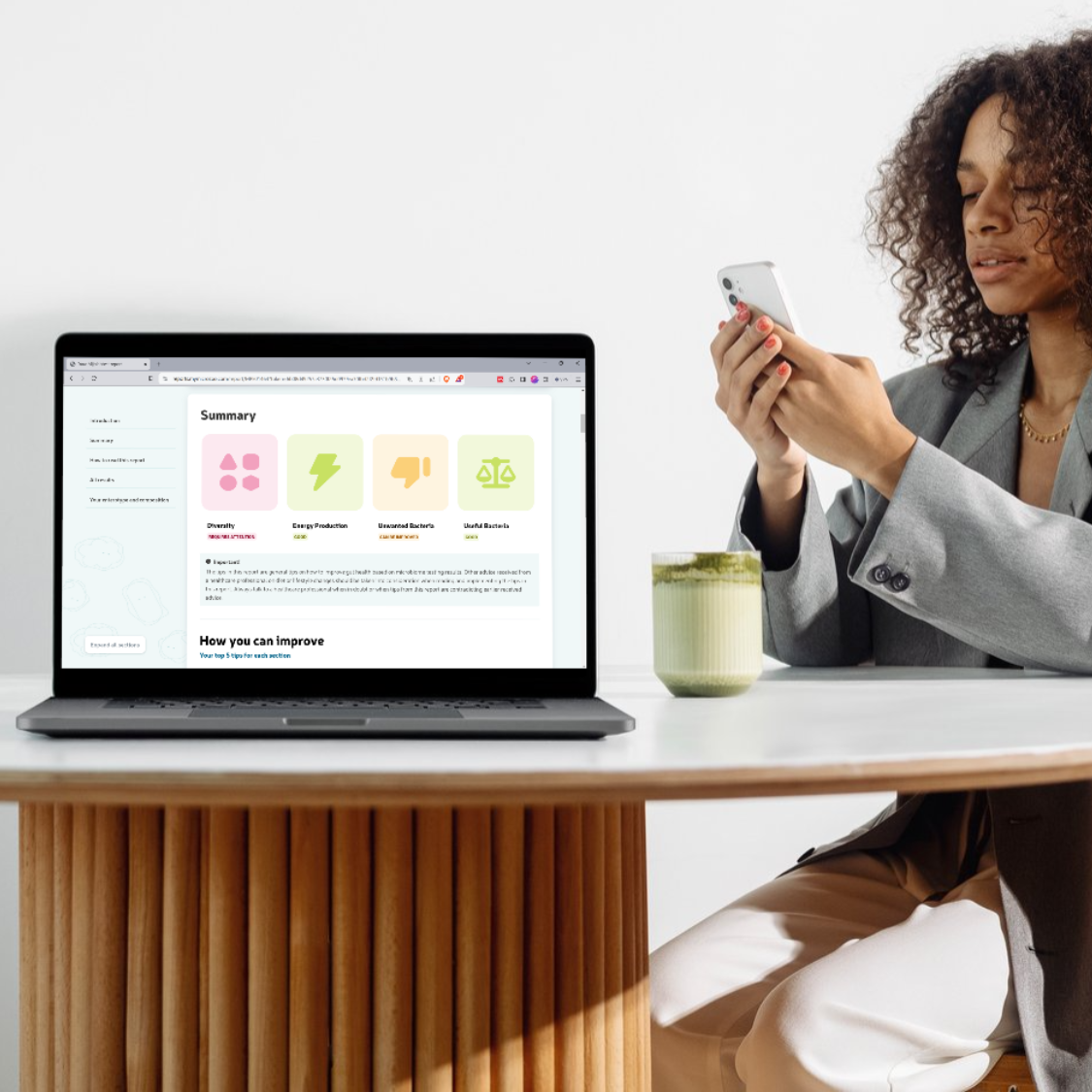 Persoon die de resultaten leest